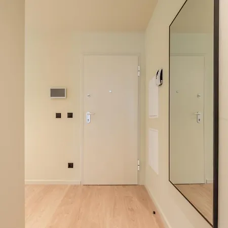 شقة Hostwise - Stylish Flat With Terrace & Garage