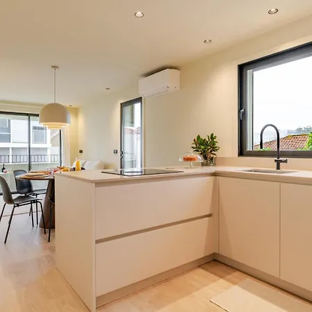 Hostwise - Stylish Flat With Terrace & Garage * بورتو